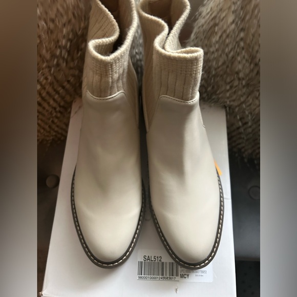 New booties Maxxine Womens Faux Leather - Picture 6 of 7